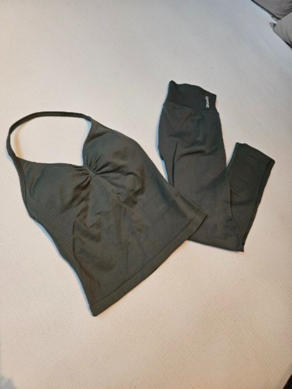 Dfyne Pistachio Impact Set (Leggings & Longline Strappy Top)